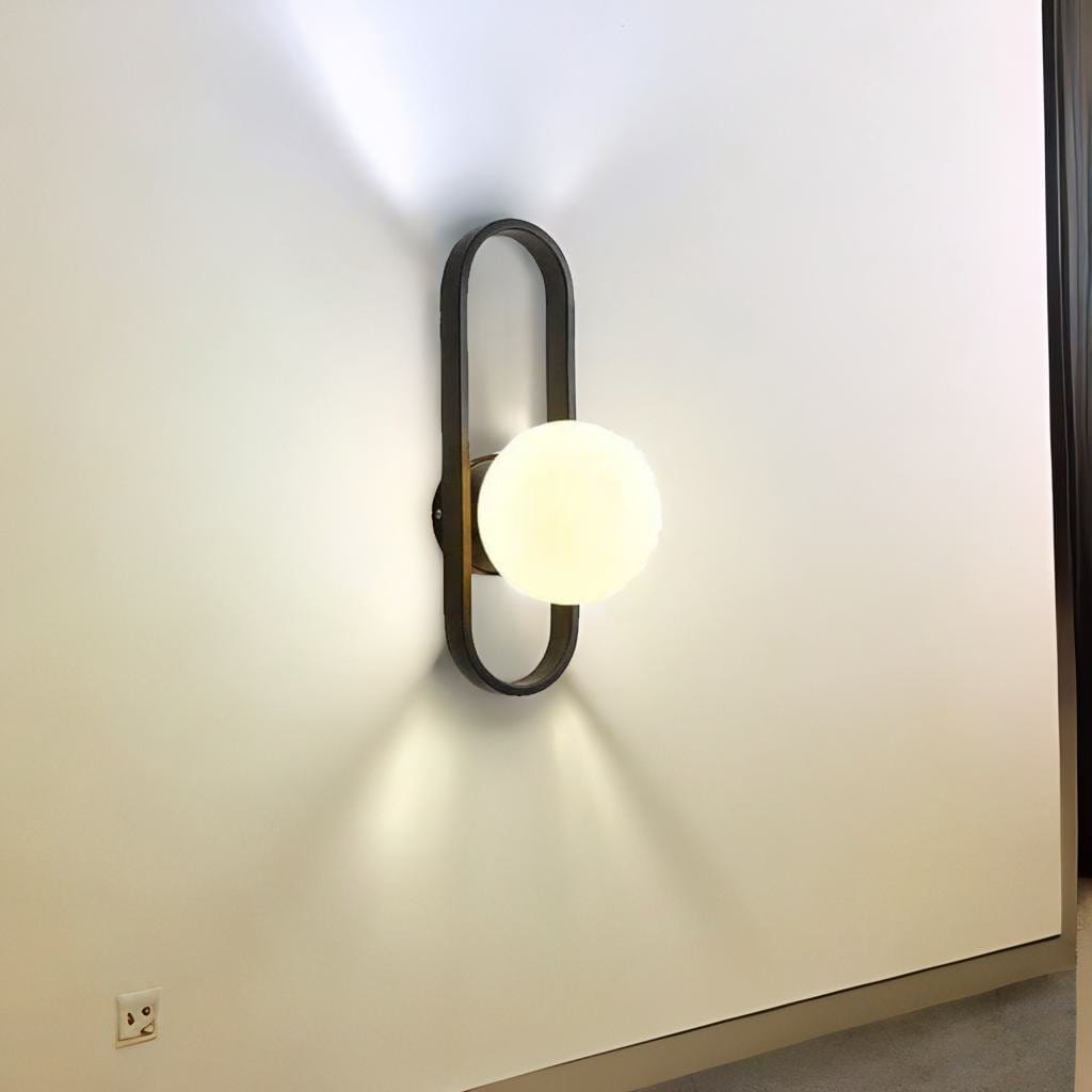 A Noir Au Bonheur la Lampe